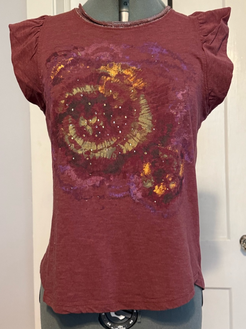 Democracy Burgundy Short Sleeve Tee with Metallic Floral Accent size Small EUC